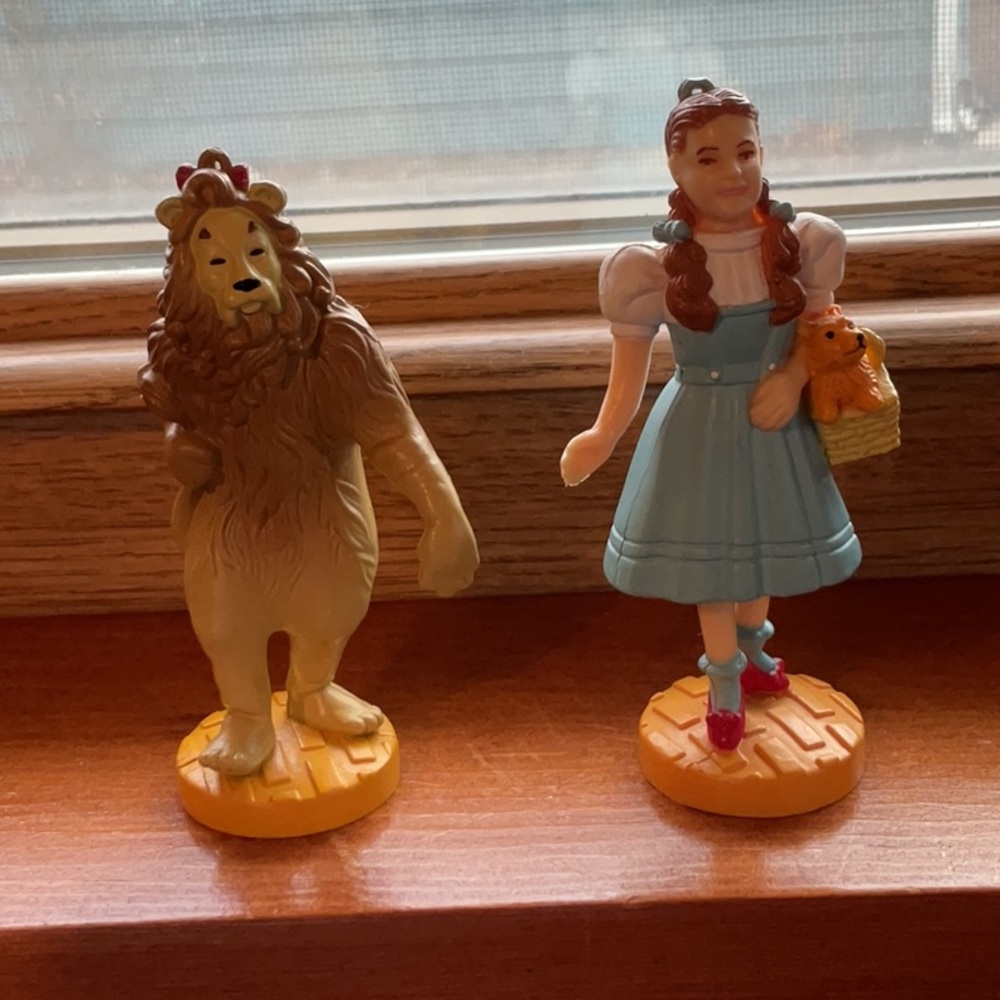 Wizard of Oz Dorothy & Lion Figurines